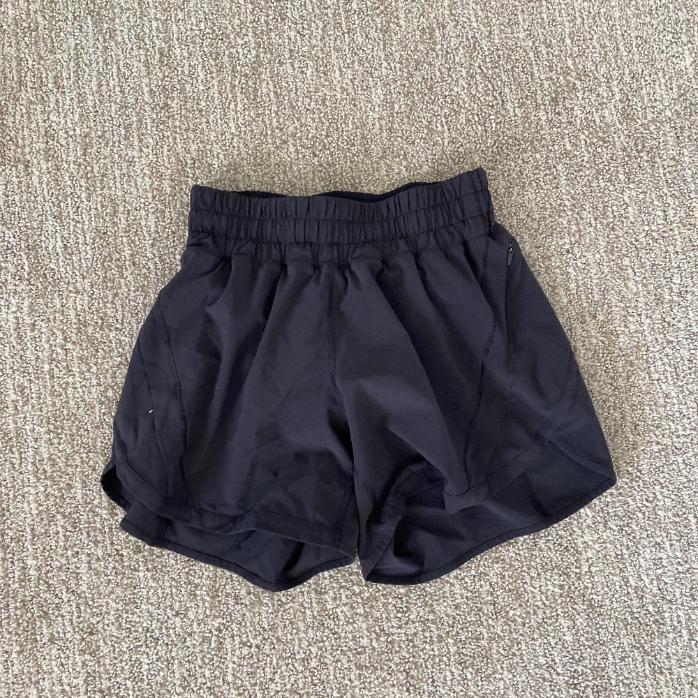 Lululemon hotty hot shorts 4” low rise black